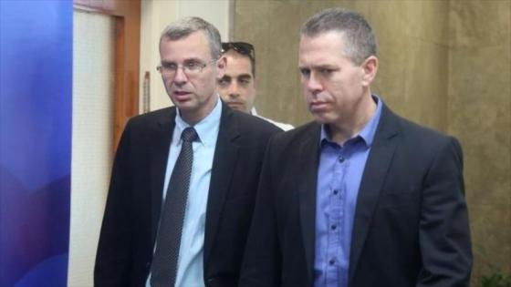 El ministro israelí del interior, Gilad Erdan (dcha.) y el ministro de turismo, Yariv Levin.